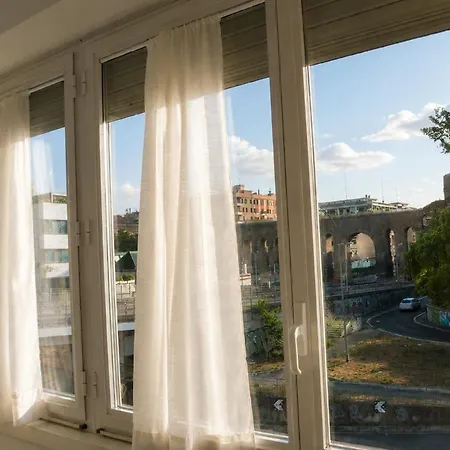 Apartamento Bright Flat Near Termini & Colosseum - Parking Included Roma